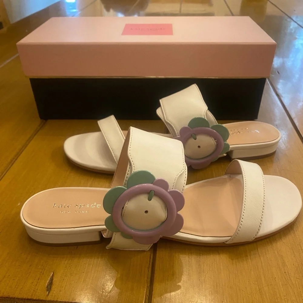 Kate Spade Women’s Sandals Fabi White Leather Flower New Size 9